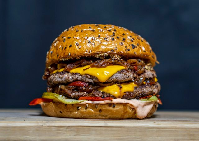 Chili Cheeseburger - Centinela Cafe